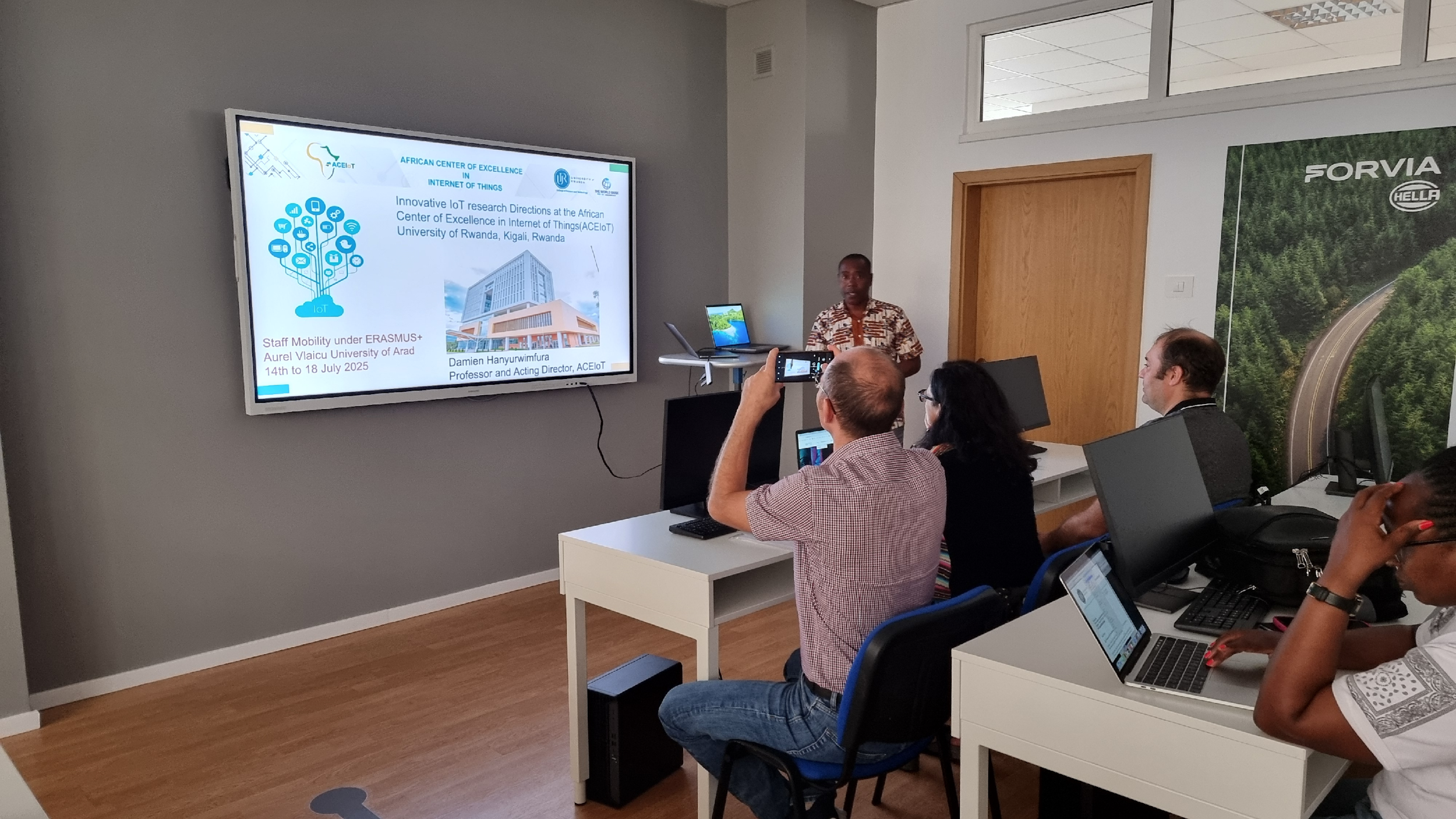 Prof Damien presented the center to the faculty and PG students from the UAV.