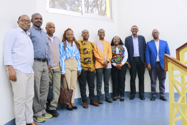 After the meeting, physical  participants took a group photo